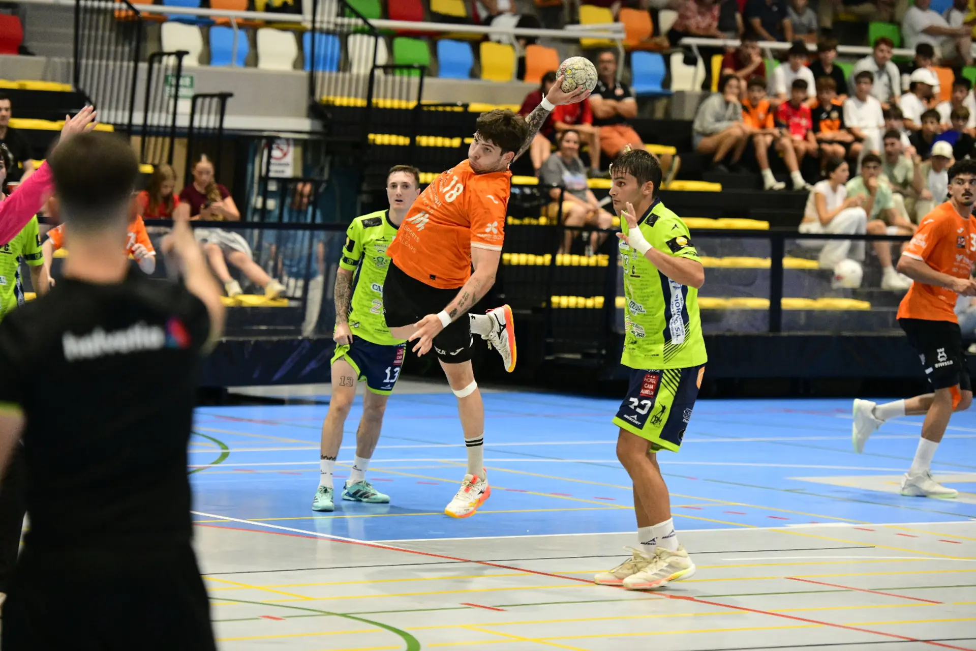 El HC Eivissa logra su primera victoria