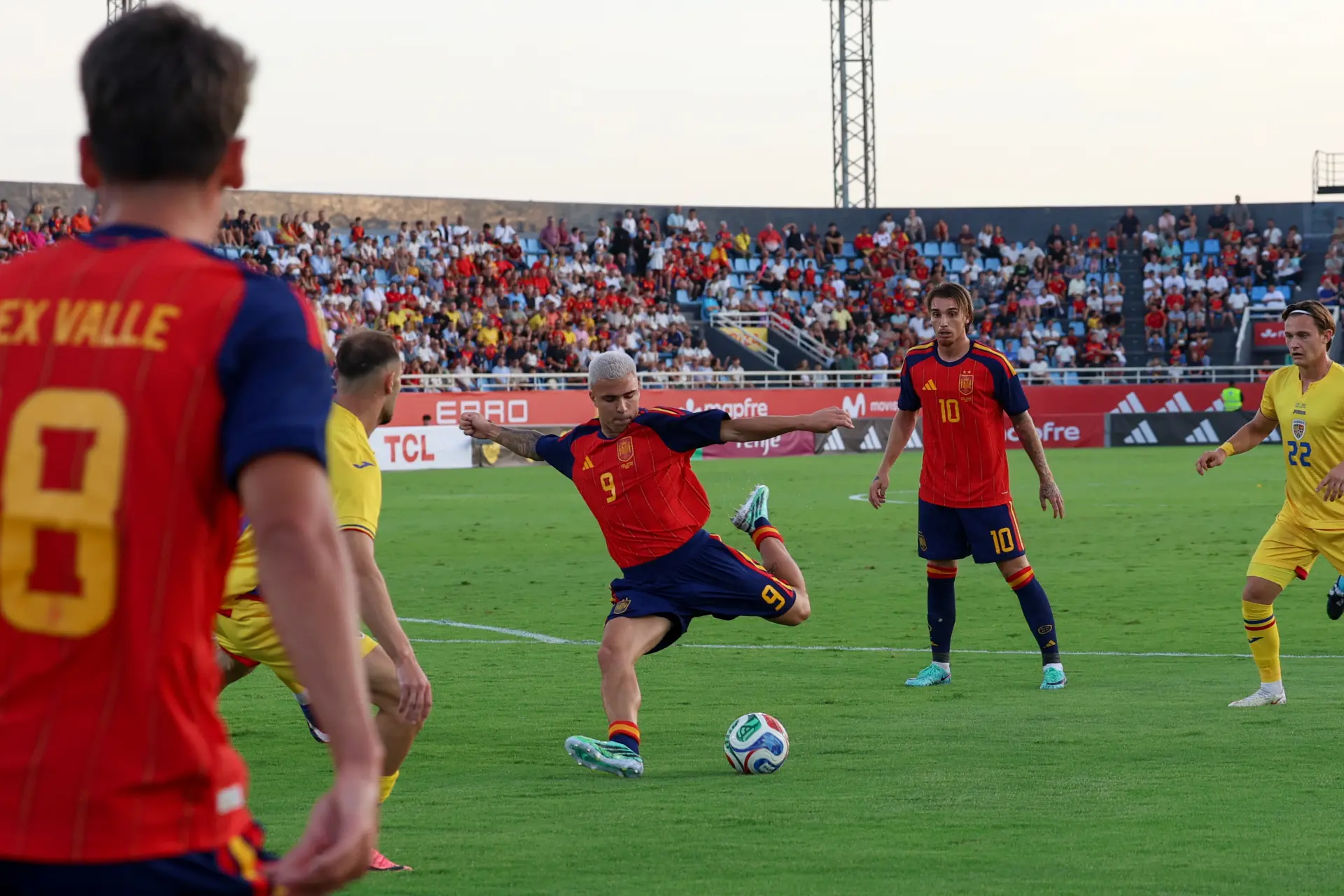 Ibiza vibró, disfrutó y celebró hasta siete goles en una exhibición de la selección española sub-21 ante Rumanía