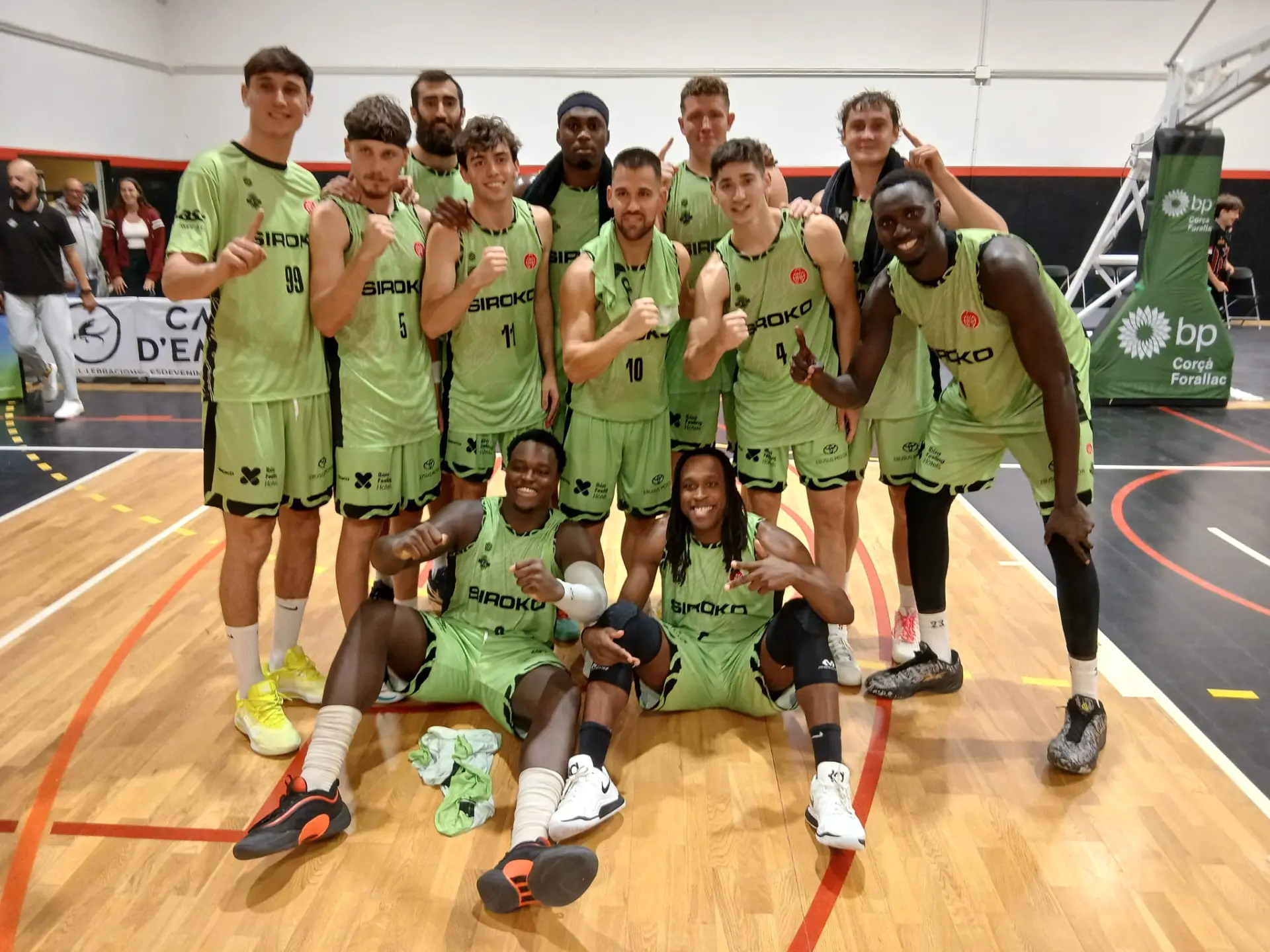 Kai Johnson guía al Class