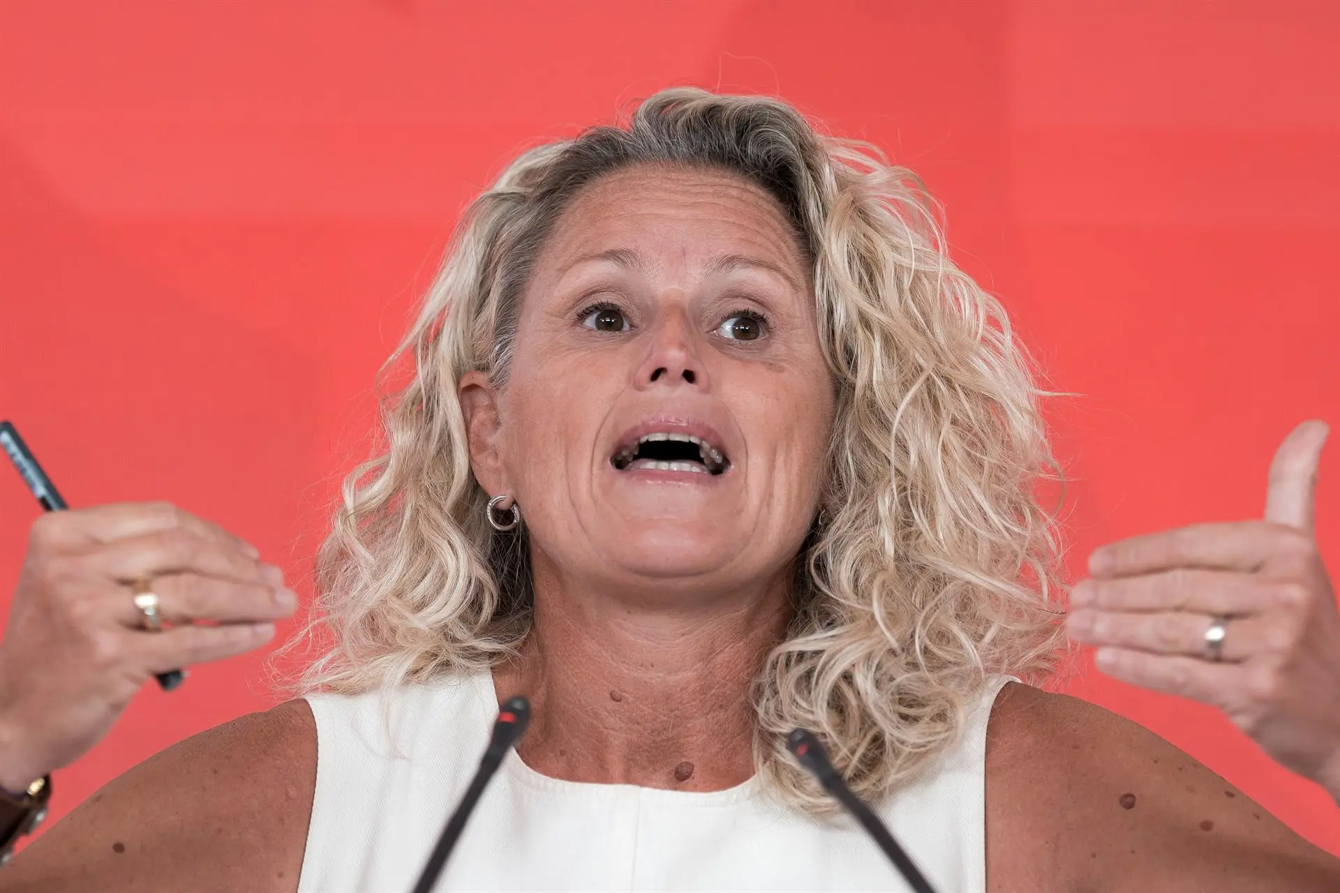 La pareja de la portavoz del PSOE nacional tiene una empresa con decenas de pisos en alquiler