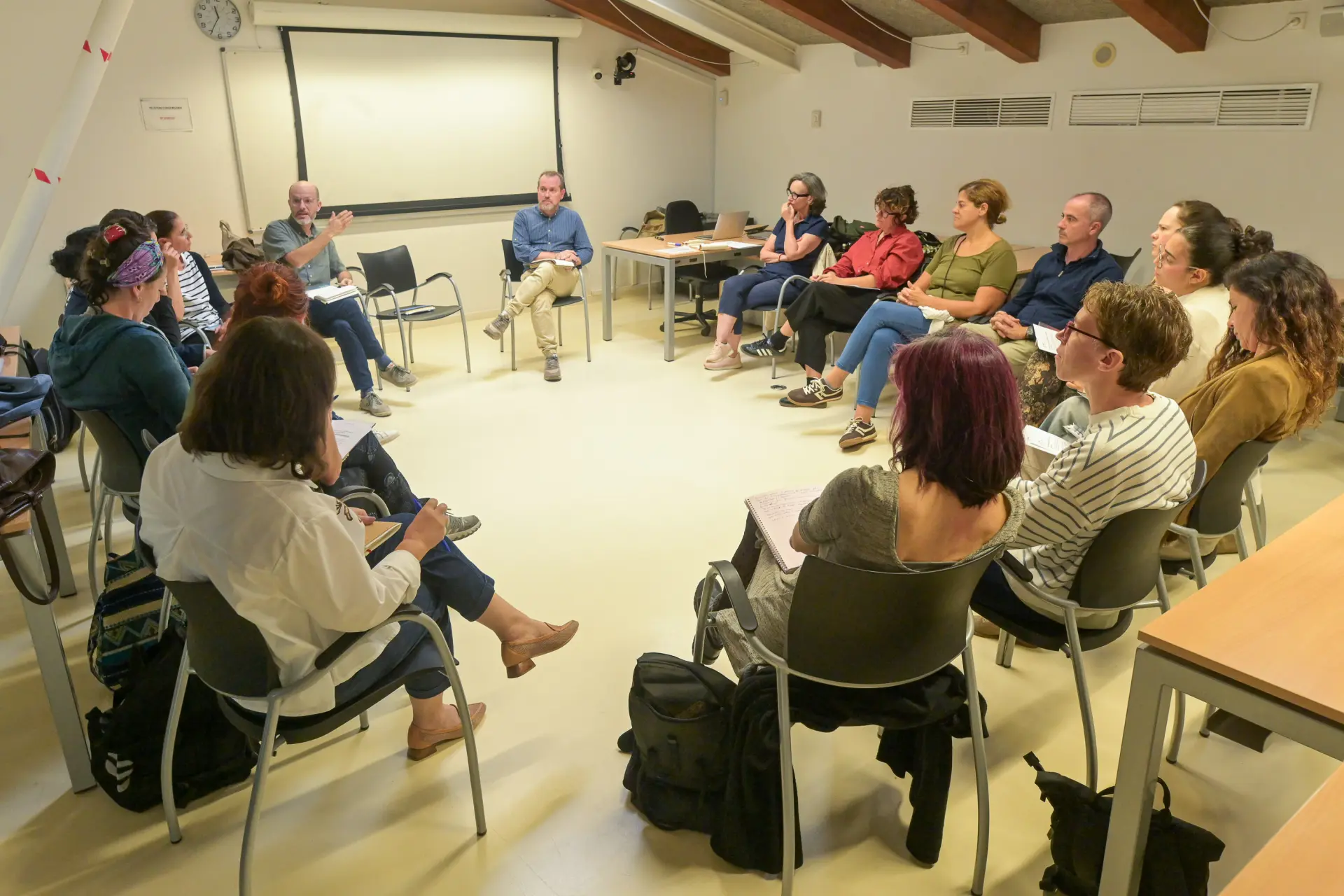 «El 90% de los migrantes que llegan a España lo hacen en avión»