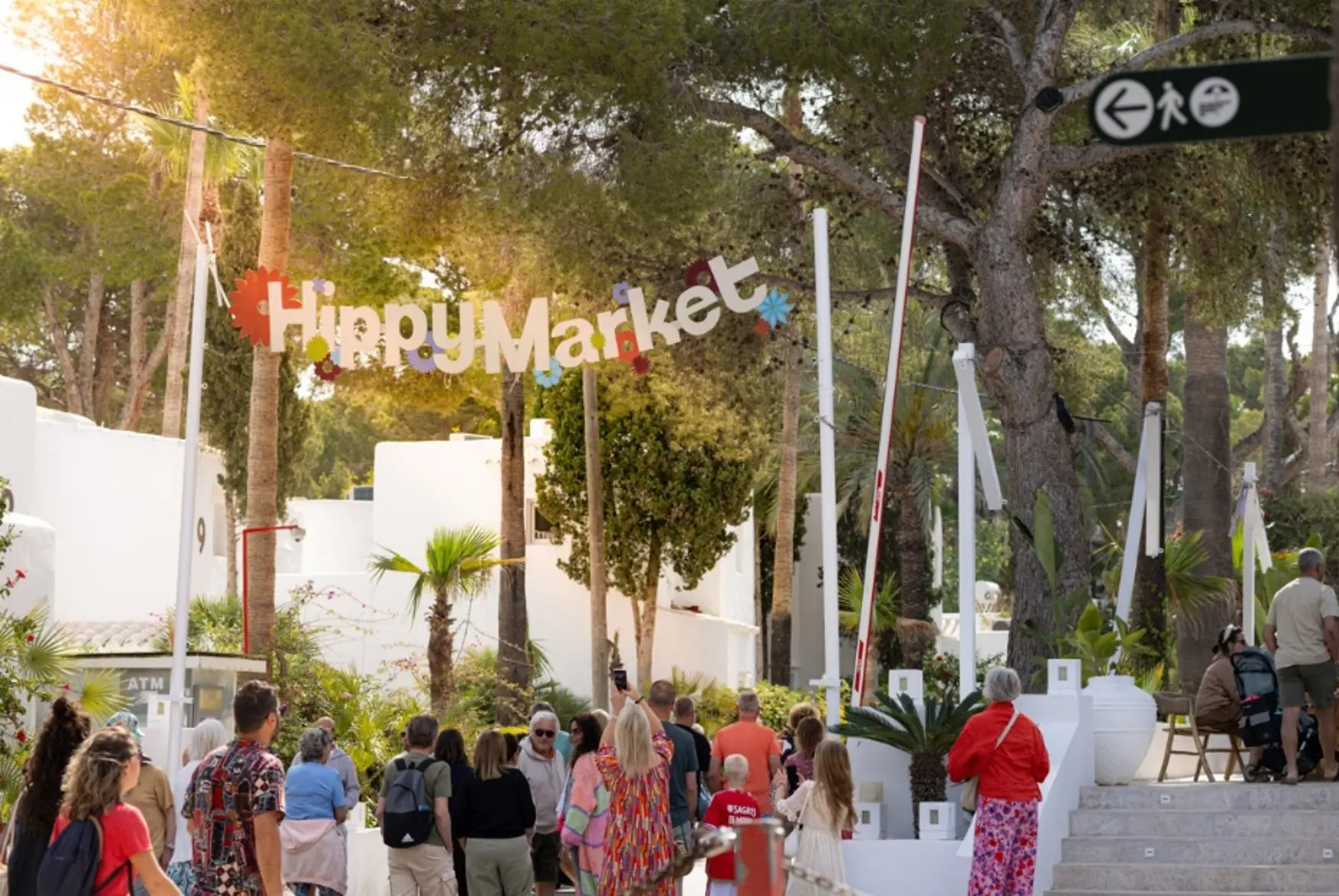 El Hippy Market Punta Arabí despide hoy la temporada con artesanía, música y gastronomía