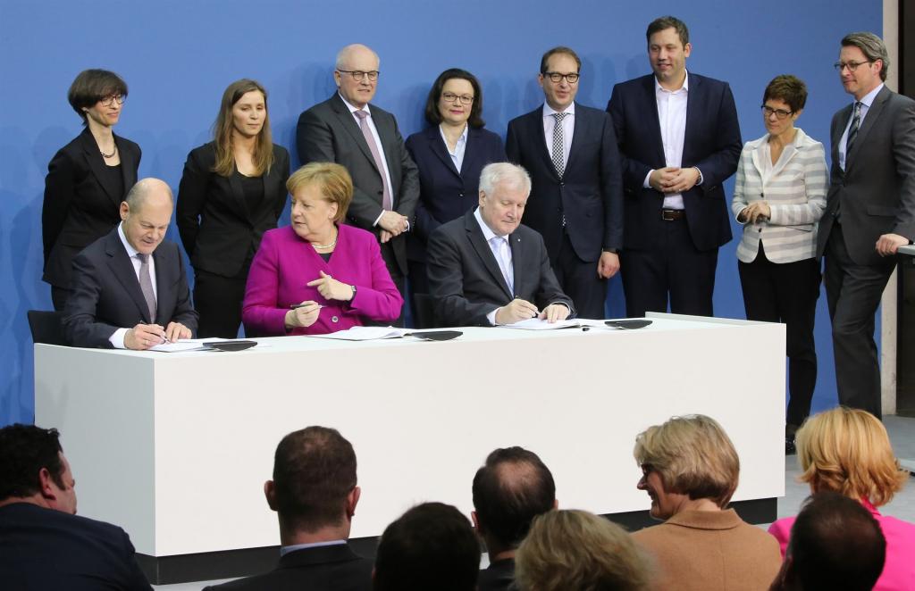 Merkel y SPD sellan el nuevo Gobierno en Alemania casi 6 meses después de los comicios Merkel y SPD sellan el nuevo Gobierno en Alemania casi 6 meses después de los comicios
