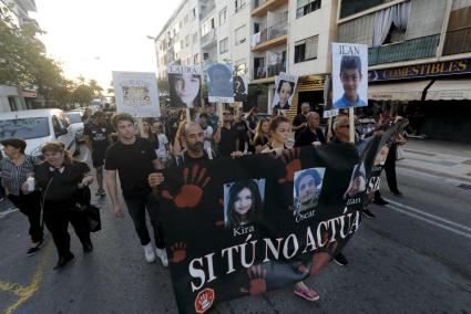 Manifestación en Ibiza para visualizar que el acoso escolar mata