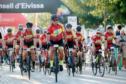 Doble homenaje en la Vuelta Cicloturista a Ibiza Campagnolo.