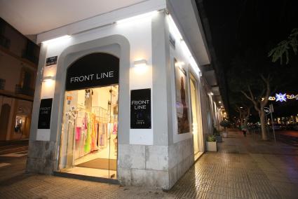 La conocida boutique Front Line, justo en la esquina de la avenida Bartomeu de Roselló.