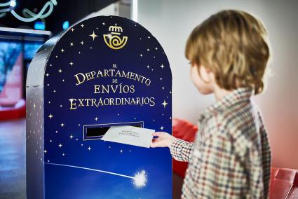 Correos instala buzones en ocho oficinas de Baleares para enviar las cartas a Papá Noel y los Reyes Magos