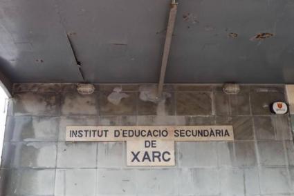 Este instituto de Santa Eulària está lleno de desperfectos y cosas por arreglar.