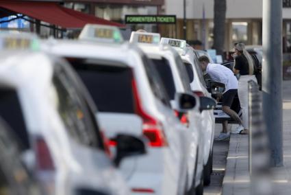 El Parlament balear aprueba por unanimidad la ley del taxi.