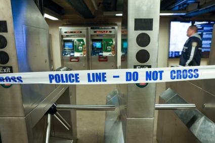 Al menos un muerto y cinco heridos en un tiroteo en el metro de Nueva York.