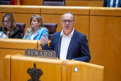 El senador de Ibiza y Formentera pide que se agilicen los trámites para que los inmigrantes puedan trabajar