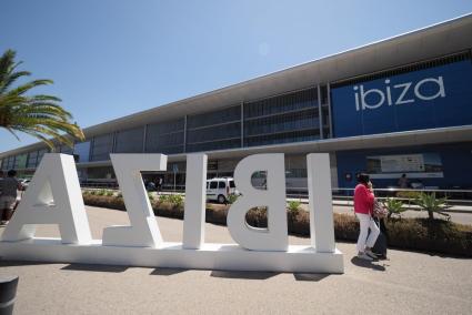El aeropuerto de Ibiza opera 84 vuelos este Jueves Santo