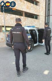 Dos agentes de la Policía Nacional de Ibiza.