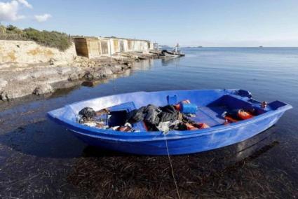 Una patera en Formentera.