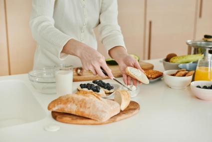 Deja de culpar al pan y la leche: lo que esta nutricionista revela sobre la inflamación te va a desmontar los mitos