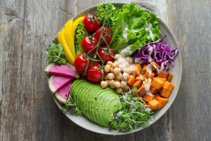 ¿Qué es la dieta MIND y cómo ayuda a prevenir la demencia?