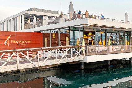 Ukami Ibiza, el nuevo concepto gastronómico que aterriza en la terraza de Es Nàutic, en Sant Antoni