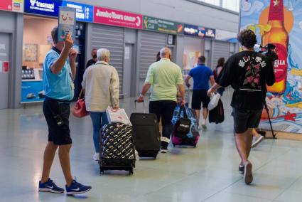 El aeropuerto de Ibiza gestiona más de 900 vuelos este fin de semana