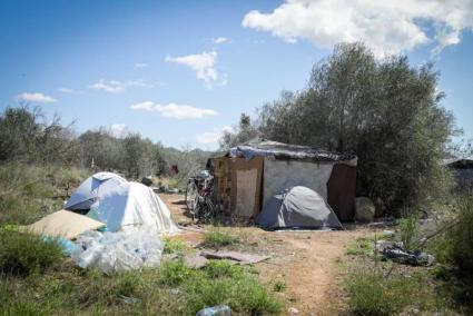 Un importante medio de comunicación británico se pregunta:«¿Está el turismo en Ibiza al borde del colapso?»