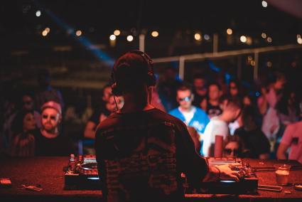 DJ.