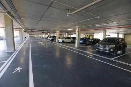 Imagen de archivo del aparcamiento de uso público en el aeropuerto de Ibiza.