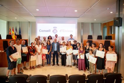 Foto de familia de los artesanos.