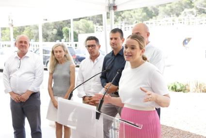 Marga Prohens durante su visita de este jueves a la depuradora de Sa Coma.