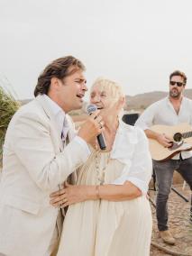 La emotiva felicitación de Álex Adrover a su madre: «Gracias por tanto amor»