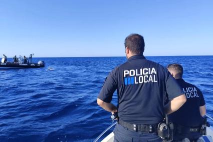 Imagen del hallazgo del cuerpo por parte de la Policía Local de Sant Joan.