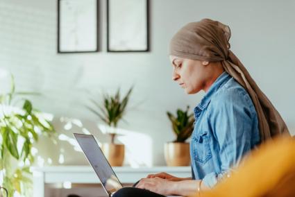 Imagen de una mujer con cáncer.