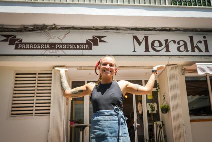 «Aquí te encuentras lo mejor de los dos mundos: por un lado, los alfajores, y por otro, productos más sanos, sin lactosa ni azúcar, veganos y proteicos. Aquí lo sano suena rico».