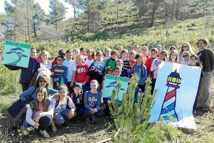 En total, se organizaron cinco excursiones con 300 alumnos de 2º y 6º de Primaria a la zona de sol d’en Serra, que se vio afecta