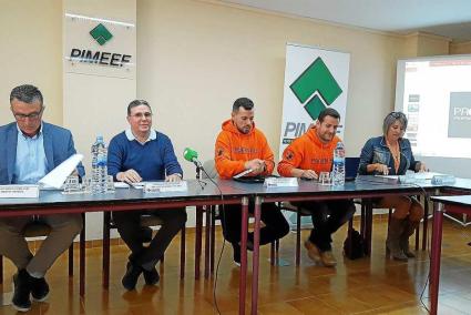 De izq. a dcha, Alfonso Rojo, Ramón Díaz, José Antonio Reina, Álex Ponce y Nuria Moreno, ayer, en rueda de prensa. Foto: I.S.