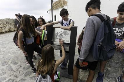 Los alumnos trabajaron conjuntamente en una actividad desarrollada también para fomentar el catalán.