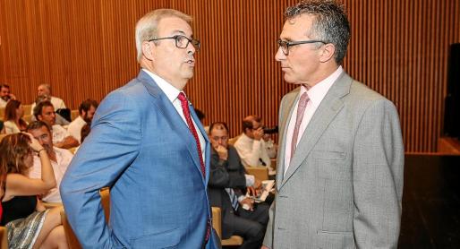El presidente del Consell dâEivissa, Vicent Torres, junto al presidente de la Pimeef, Alfonso Rojo.