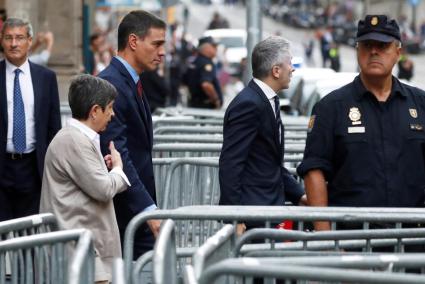 Sánchez defiende en Barcelona la «moderación» de la policía