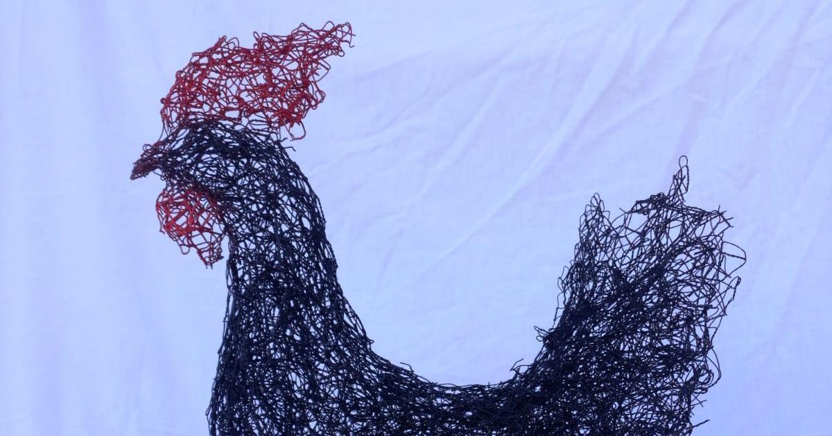 y la India de la mano en la nueva exposición de Ángel Zabala