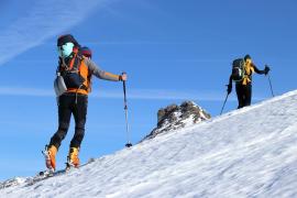 Una pareja de alpinistas.