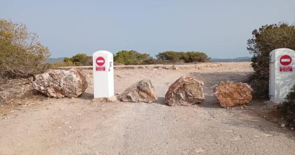 La Policía Local recuerda que no está permitido aparcar en esta zona de Ibiza