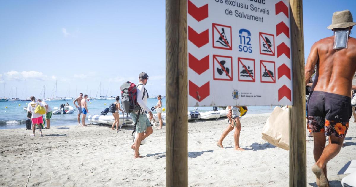 ‘Cazados’ tres patrones de chárter ilegal en ses Salines de Ibiza y otro se da a la fuga con clientes a bordo