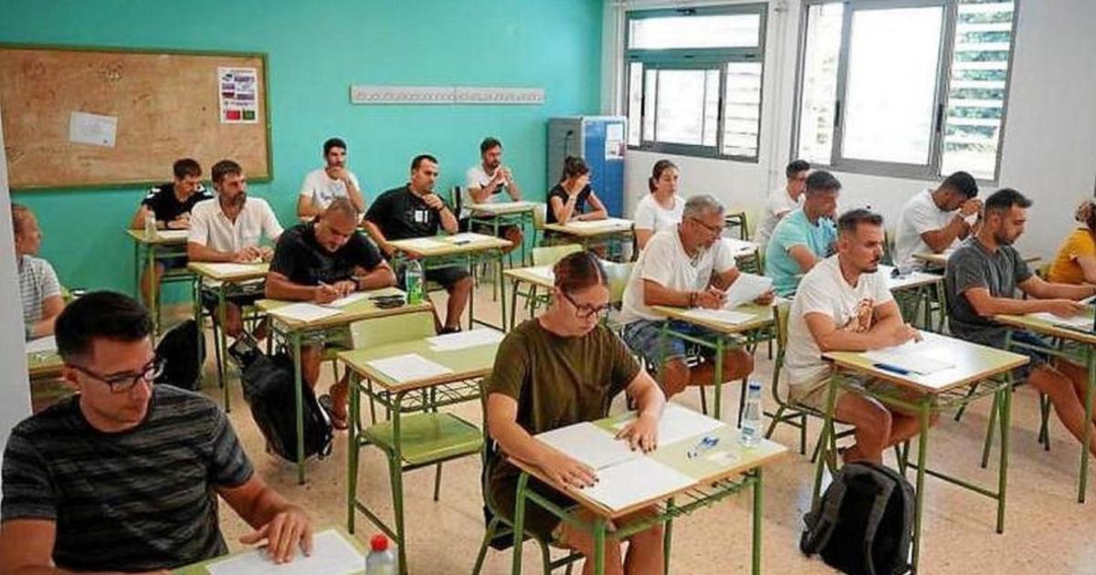 Docentes interinos denuncian la adjudicación «irregular» de más de 50 plazas en las Pitiusas