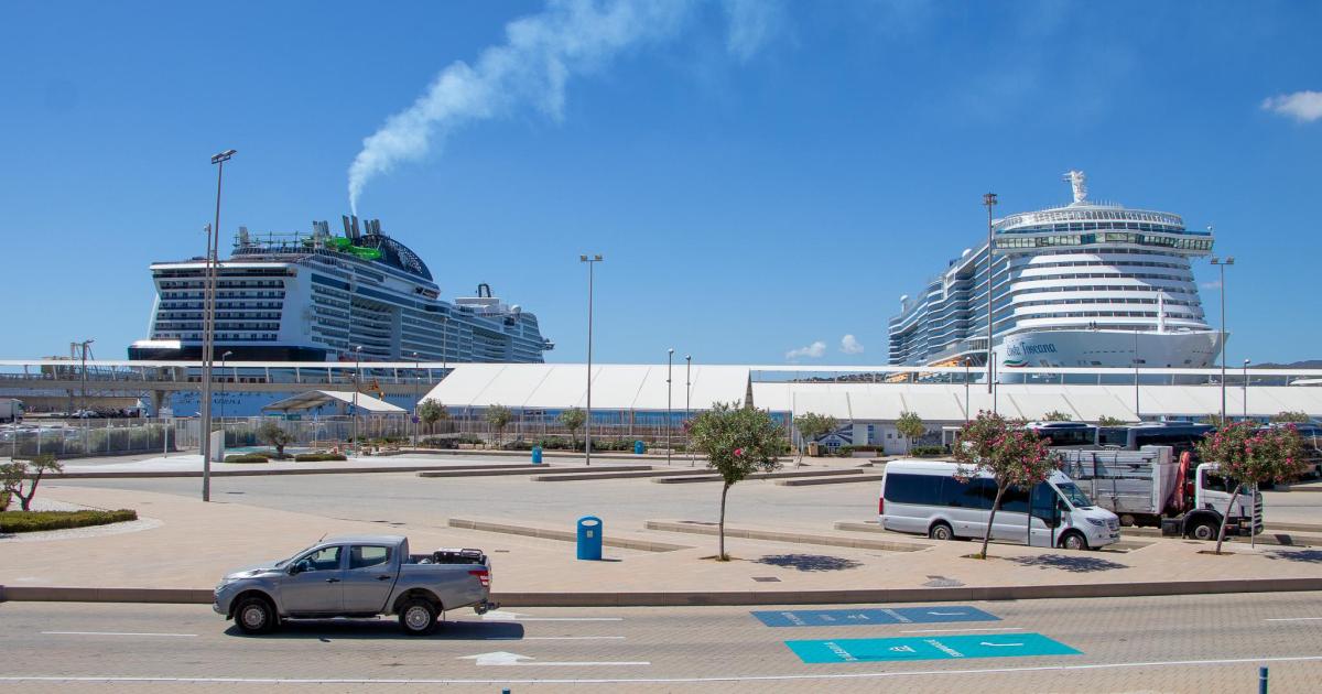 Más de 10.000 cruceristas en apenas dos horas colapsan el puerto de Ibiza