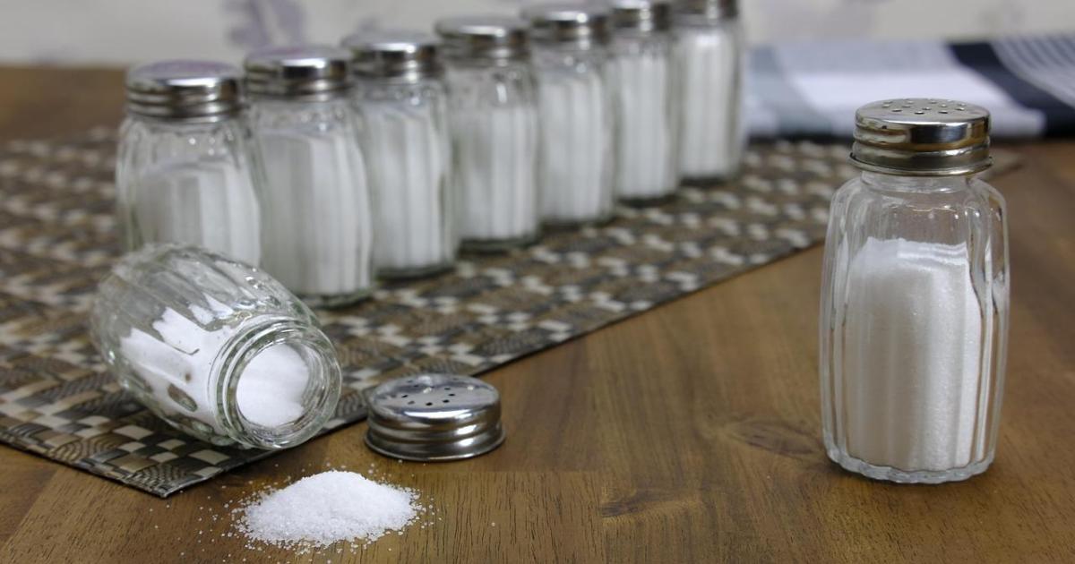 Hipertensos fieles a la sal: la razón por la que tu presión sigue alta