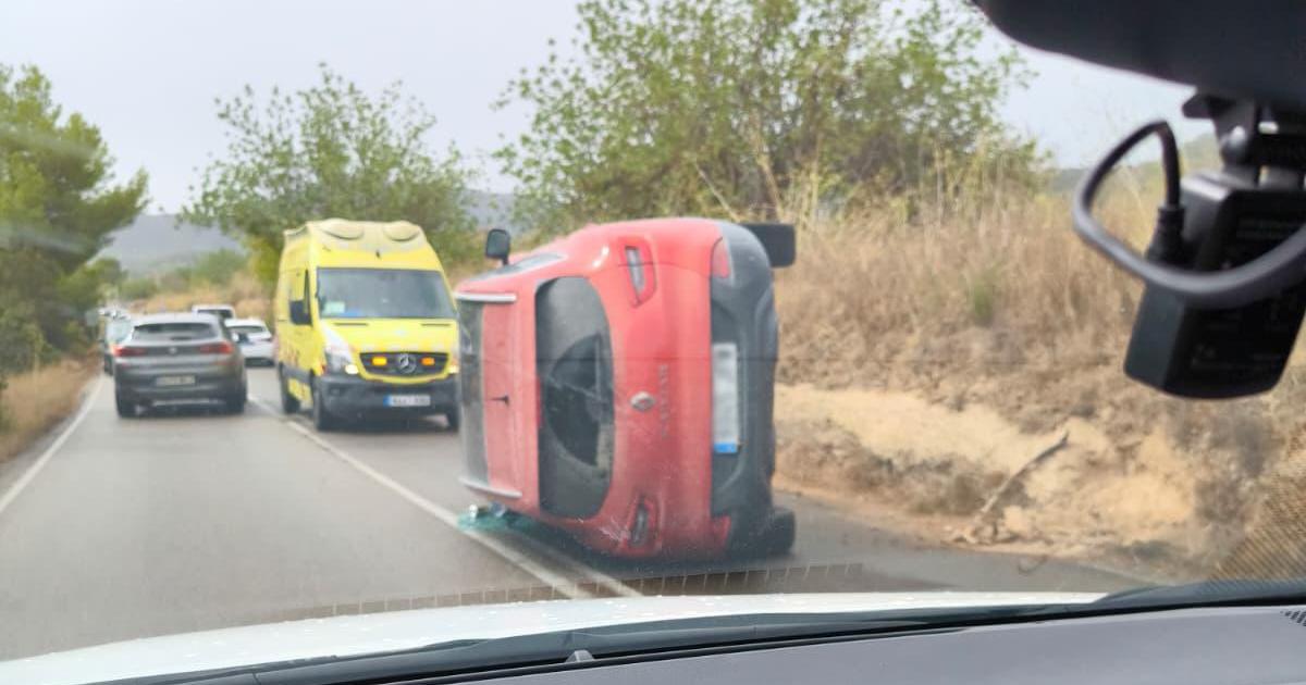 Espectacular accidente en la carretera de Platges de Comte