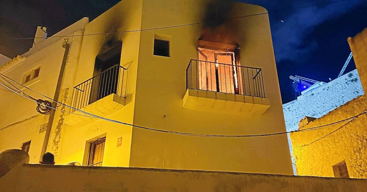 Incendio en sa Penya: alguien entró al piso para prenderle fuego o bien estaba okupado