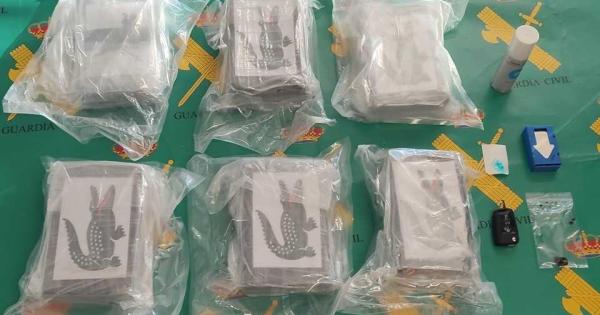 Detenido por intentar embarcar en el ferry de Denia a Ibiza con 7 kilos de cocaína ocultos en un doble fondo