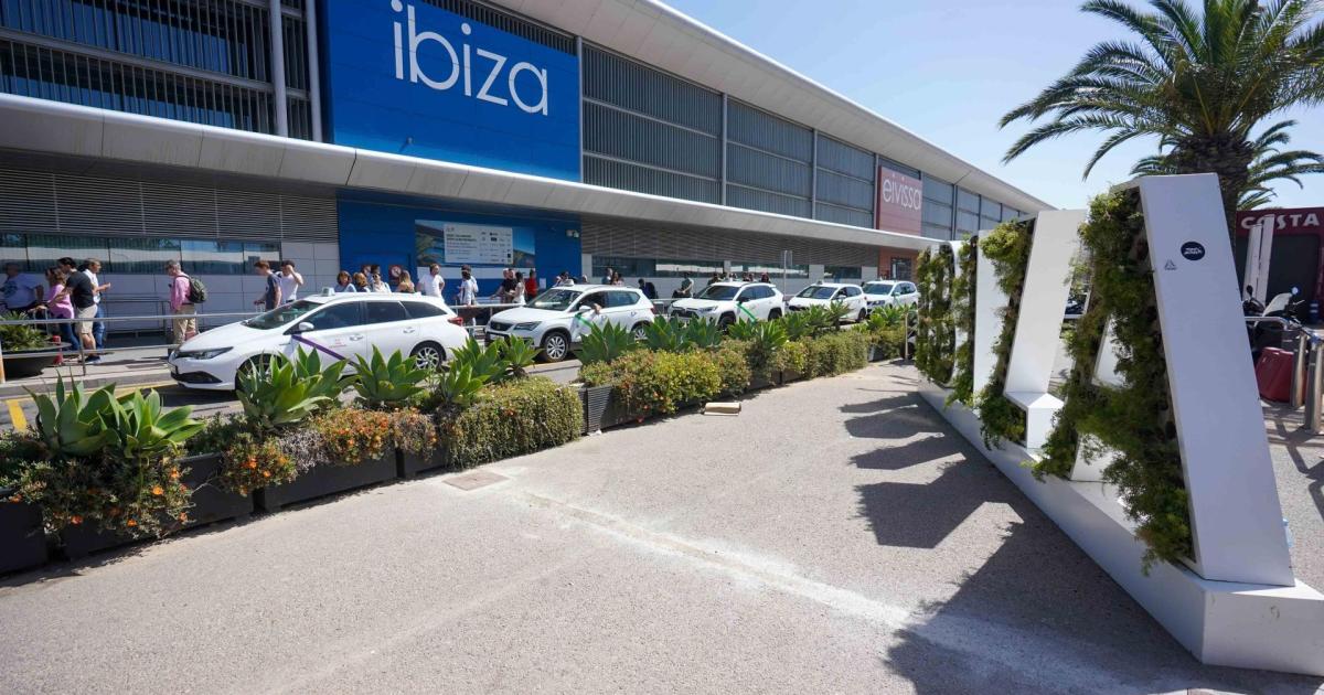 Una aerolínea lanza una promoción con hasta un 20 % de descuento para viajar este otoño a Ibiza