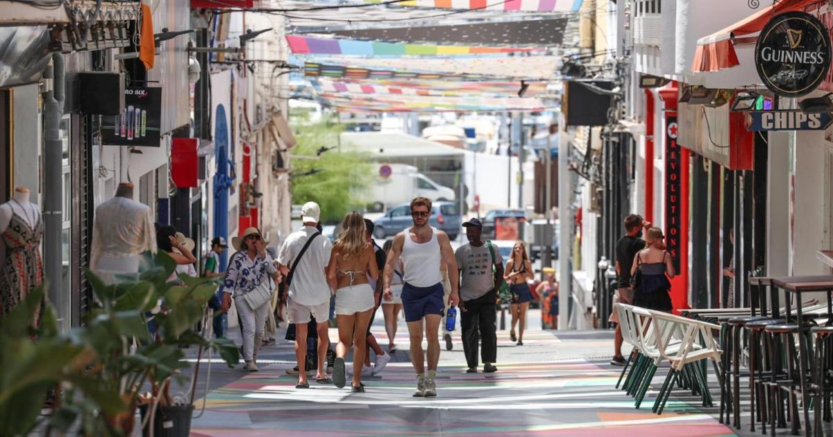 La asociación Noches de Ibiza propone que el West End se llame sa Raval