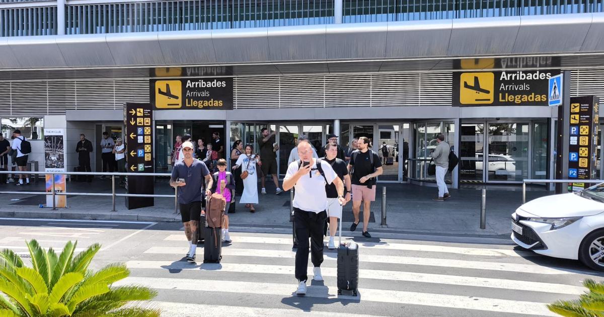 El Aeropuerto de Ibiza registra en agosto 1,4 millones de pasajeros y casi 13.000 vuelos
