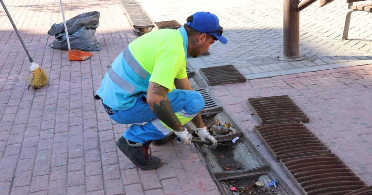 Sant Antoni realiza la limpieza anual de los torrentes del municipio